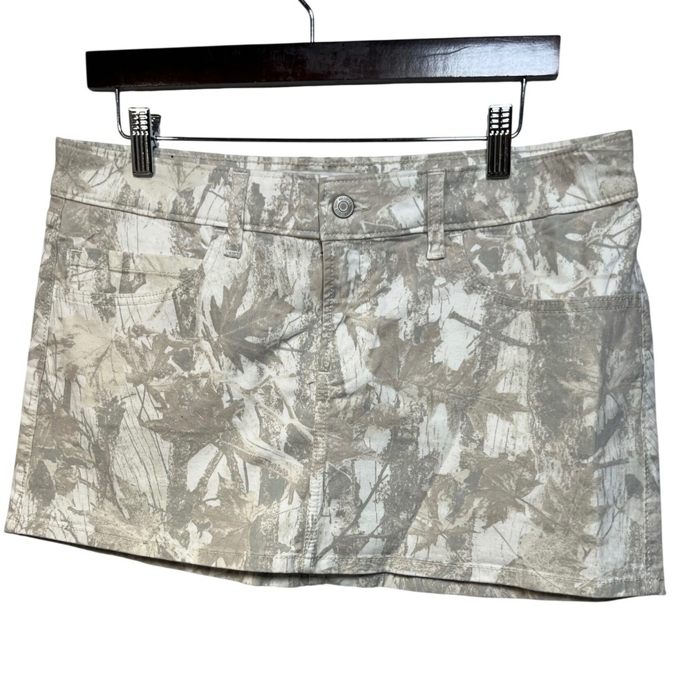 Hollister Womens Mini Skirt Camo Leaf Print 10 Cream Tan Low Rise Raw Hem Short
